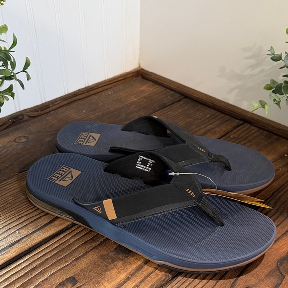 NWT Reef Navy and Black Men’s Fanning Low Sandals main image 6